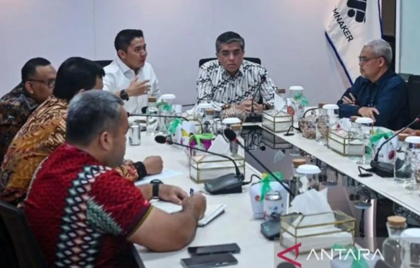 Saat Seskab Teddy dan Menaker Bahas Program Magang Nasional