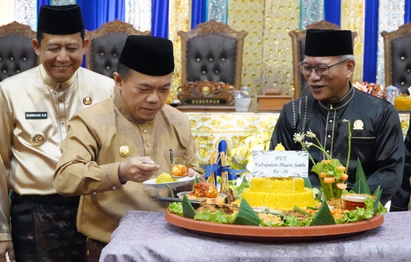 HUT ke-26 Muaro Jambi, Puluhan Warga Dapat Kado Bedah Rumah dari Gubernur Al Haris Senilai Rp. 1,2 Miliar