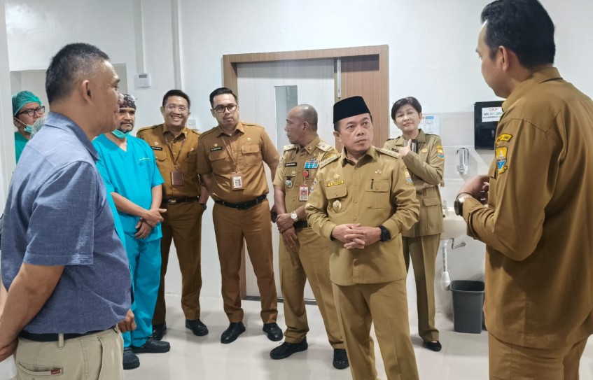 Jelang Operasi Bedah Jantung Pertama di Jambi, Gubernur Al Haris Pantau Persiapan RSUD Raden Mattaher Jelang Operasi Bedah Jantung Pertama di Jambi, Gubernur Al Haris Pantau Persiapan RSUD Raden Mattaher