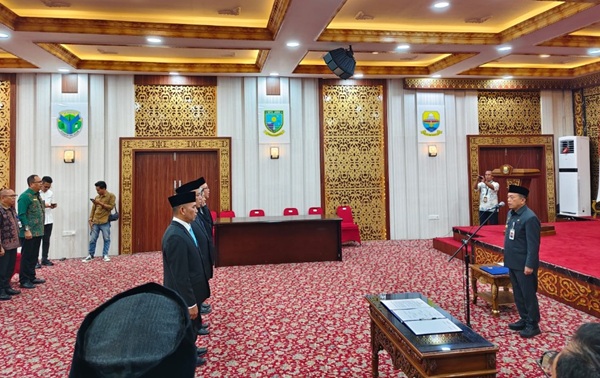 Gubernur Al Haris Lantik 4 Pejabat Eselon II Hasil Lelang Jabatan, Berikut Nama-Namanya Gubernur Al Haris Lantik 4 Pejabat Eselon II Hasil Lelang Jabatan, Berikut Nama-Namanya