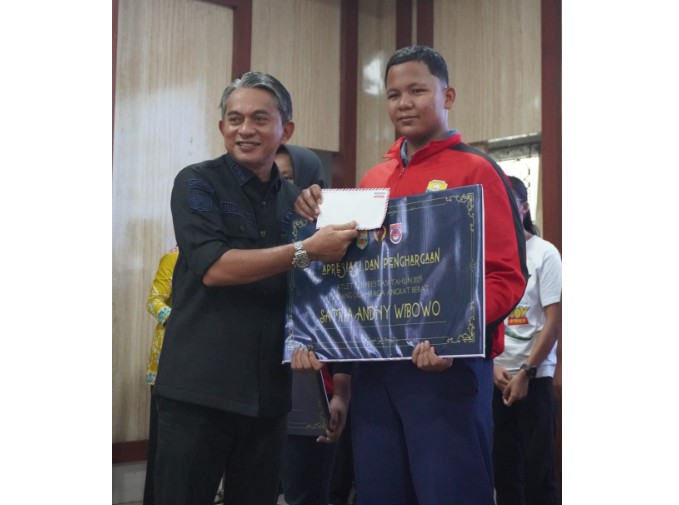 KONI Muaro Jambi Apresiasi Atlet Berprestasi Nasional dan Wasit Internasional