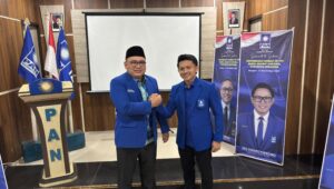 Ketua DPD PAN Merangin 2025-2030 Alhanim Assodicky bersama Ahmad Kausari Ketua DPD PAN Merangin 2015-2020 hingga 2025.