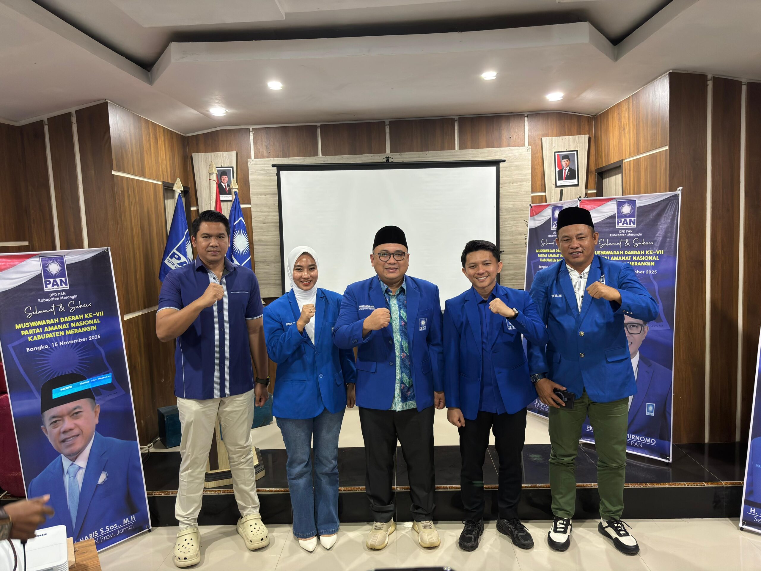 Musda PAN rampung, peralihan kepemimpinan DPD PAN Merangin, dari Ahmad Kausari ke Alhanim Assadicky. Sabtu (15/11/2025) foto: Edo Guntara Musda PAN rampung, peralihan kepemimpinan DPD PAN Merangin, dari Ahmad Kausari ke Alhanim Assadicky. Sabtu (15/11/2025) foto: Edo Guntara