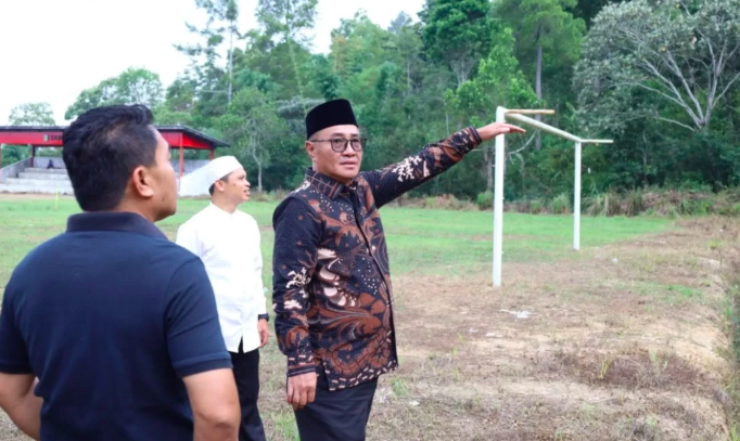 Peninjauan Lokasi Pembangunan Stadion Kecamatan Kumun Debai Peninjauan Lokasi Pembangunan Stadion Kecamatan Kumun Debai