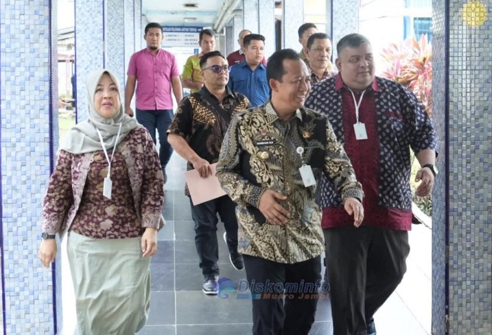 Bupati Muaro Jambi Dampingi Menkes Tinjau Operasi Perdana Bedah Jantung di RSUD Raden Mattaher