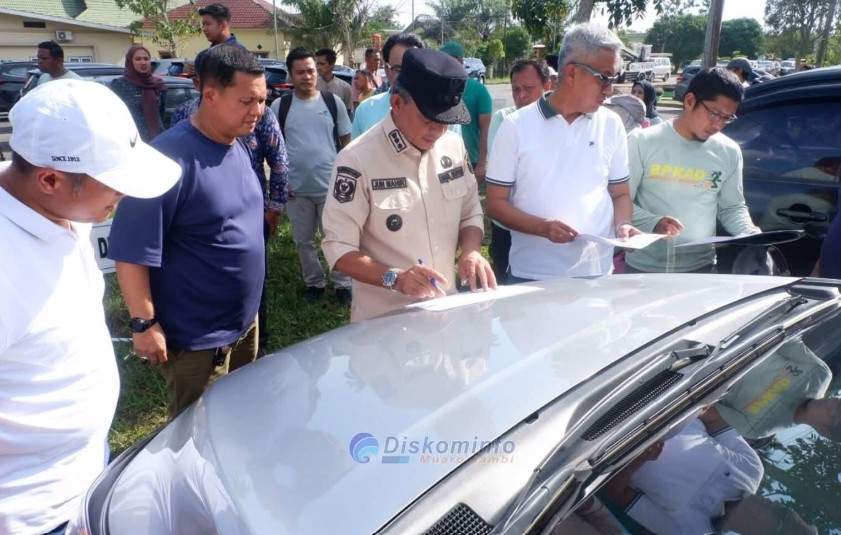 Jun Mahir Periksa Kendaraan Dinas, Tegaskan Komitmen Tata Kelola Aset Daerah Jun Mahir Periksa Kendaraan Dinas, Tegaskan Komitmen Tata Kelola Aset Daerah