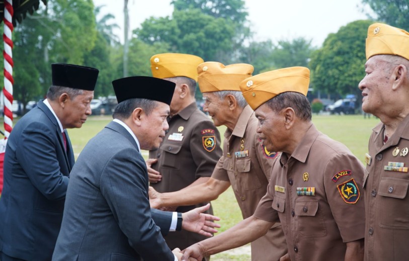 Refleksi Hari Pahlawan: Gubernur Al Haris Tekankan Pendidikan dan Persatuan Bangsa Refleksi Hari Pahlawan: Gubernur Al Haris Tekankan Pendidikan dan Persatuan Bangsa