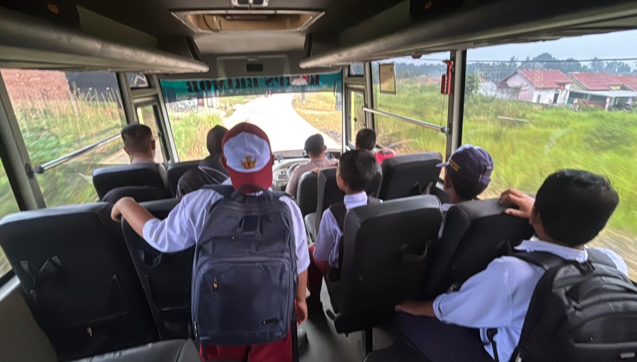 Cegah Penculikan Anak, Brimob Polda Jambi Sediakan Bus Sekolah Gratis Untuk Siswa Cegah Penculikan Anak, Brimob Polda Jambi Sediakan Bus Sekolah Gratis Untuk Siswa