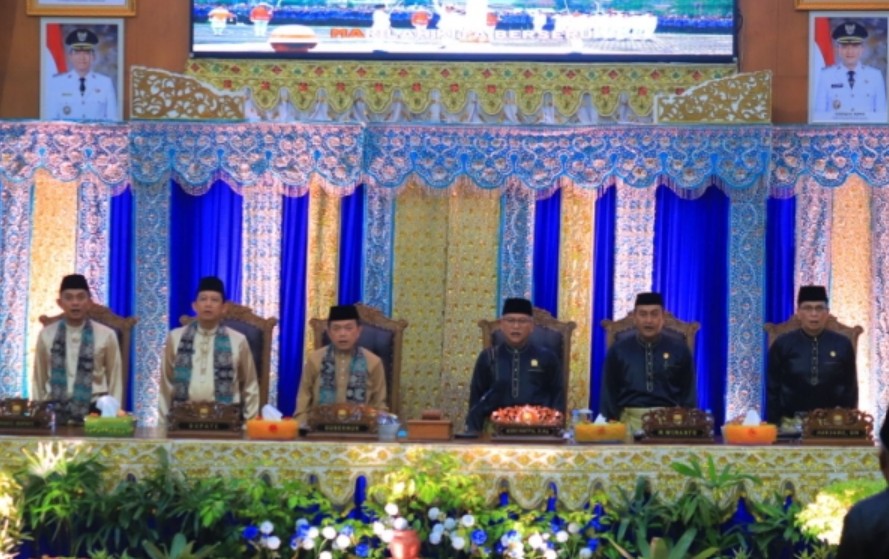 Ketua DPRD Aidi Hatta Dorong Muaro Jambi Percepat Pembenahan di Usia ke-26 Ketua DPRD Aidi Hatta Dorong Muaro Jambi Percepat Pembenahan di Usia ke-26