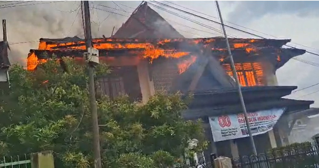 Gedung Dinas Pertanian Provinsi Jambi Ludes Terbakar