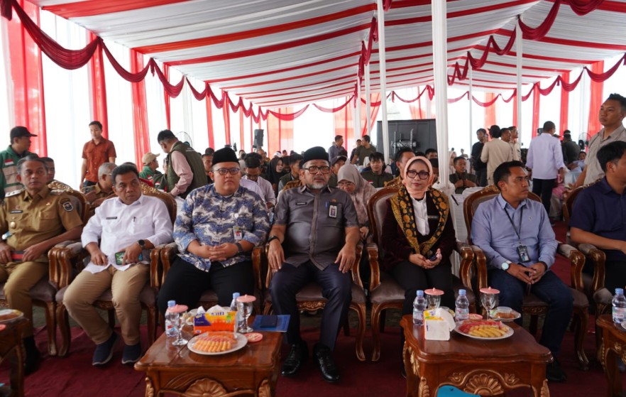 Sekda Sudirman Lepas Ekspor Pinang 36 Ton ke Bangladesh Senilai Rp. 1,3 Miliar Sekda Sudirman Lepas Ekspor Pinang 36 Ton ke Bangladesh Senilai Rp. 1,3 Miliar