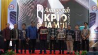 Diskominfo Provinsi Jambi Raih Penghargaan Penyelenggara Peduli Penyiaran pada Anugerah KPID Jambi 2025