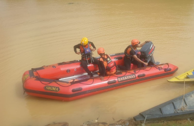 Bocah 12 Tahun Hilang Terseret Arus di Sungai Batang Tebo