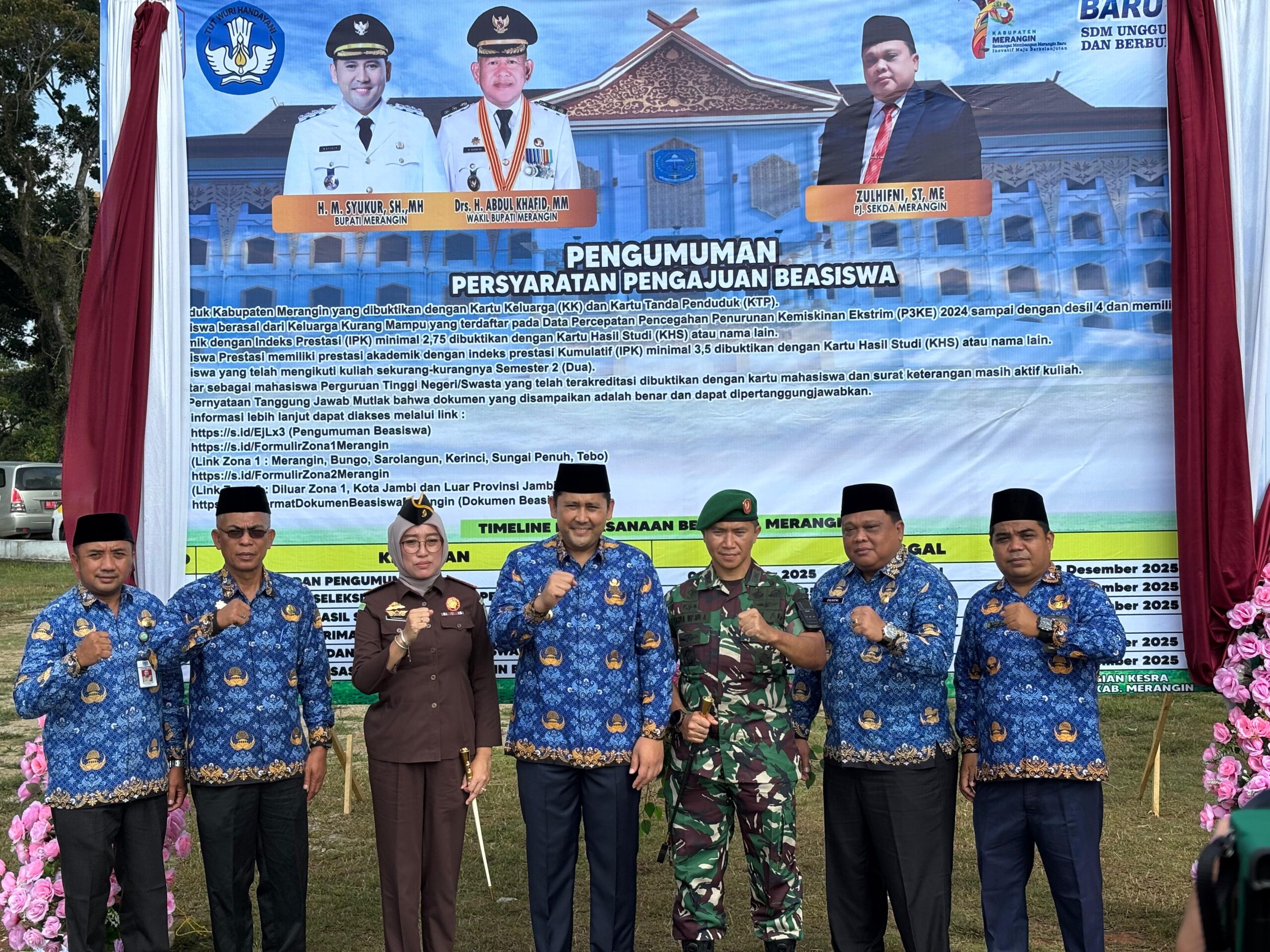Pemerintah Kabupaten Merangin resmi meluncurkan Program Beasiswa Merangin Baru, Senin (1/12/2025), bertempat di halaman kantor Bupati Merangin.