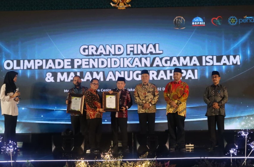 Masuk 4 Besar Nasional, Jambi Terima Anugerah Tanda Cinta PAI 2025 dari Kemenag Masuk 4 Besar Nasional, Jambi Terima Anugerah Tanda Cinta PAI 2025 dari Kemenag
