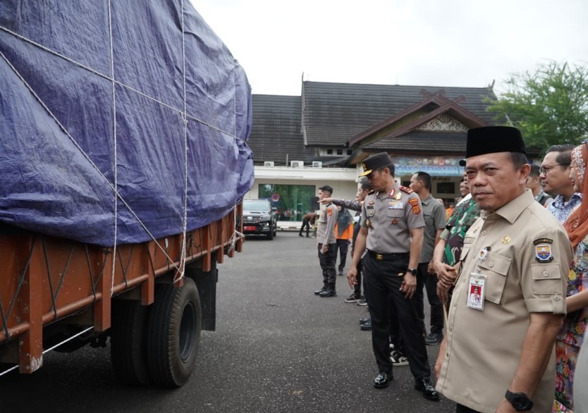 Gubernur AL Haris Lepas Bantuan Kemanusiaan Bencana Sumatera dengan Total Rp. 4,5 Miliar