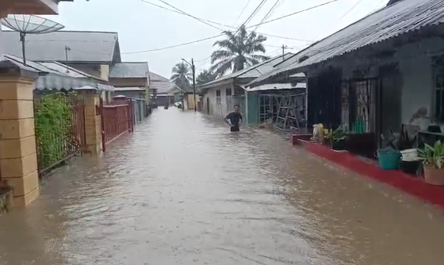 Sungai Meluap Usai Hujan Deras, Puluhan Rumah di Kota Jambi Terendam