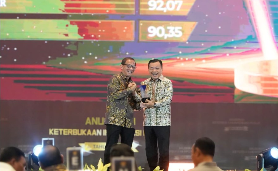 Terima Anugerah Keterbukaan Informasi Publik 2025, Al Haris Tegaskan Komitmen Transparansi Pemprov Jambi Terima Anugerah Keterbukaan Informasi Publik 2025, Al Haris Tegaskan Komitmen Transparansi Pemprov Jambi
