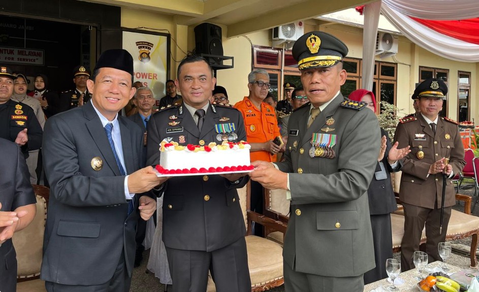 Hadiri HUT Bhayangkara, BBS Ucapkan Selamat kepada Polres Muaro Jambi