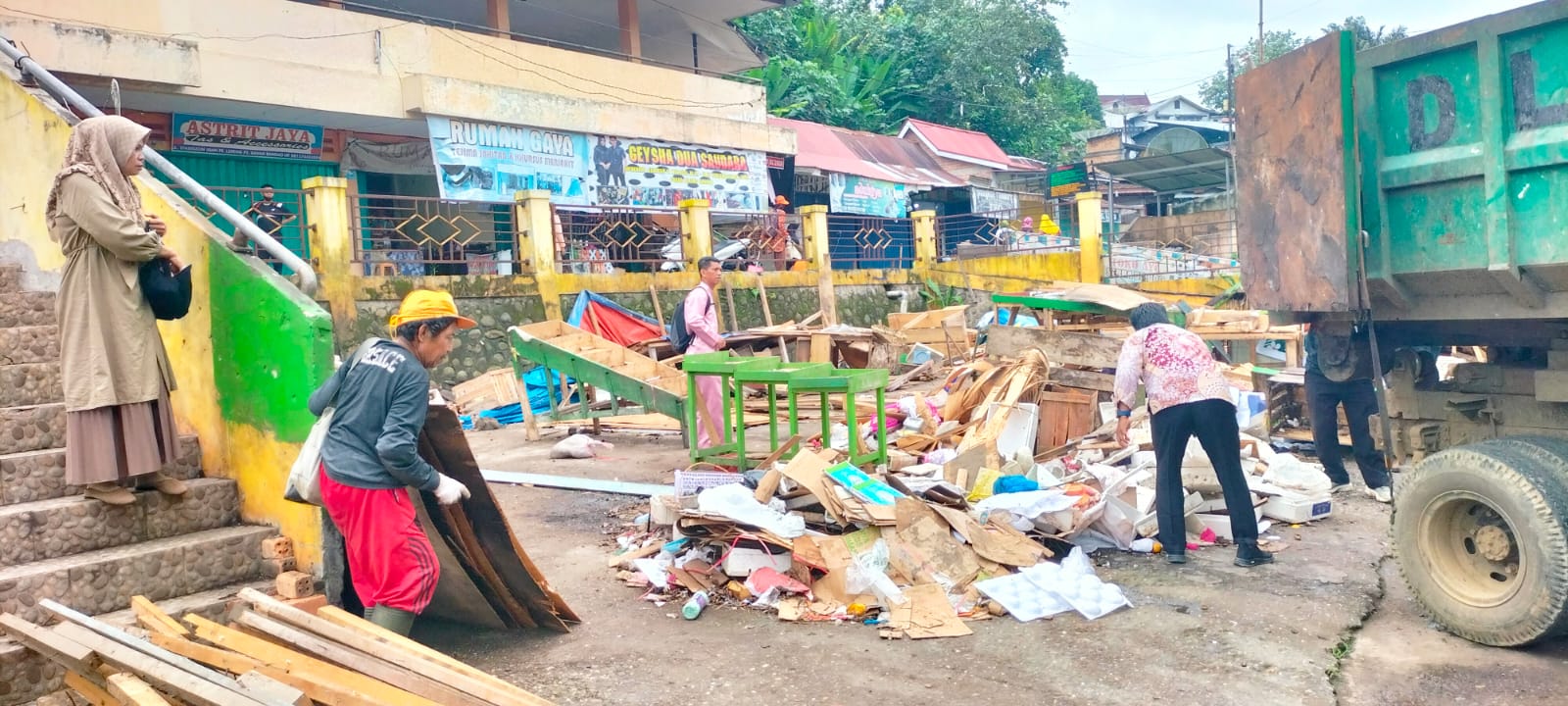 Bupati Merangin H. M. Syukur bersama Wakil Bupati H. A. Khafid terus melakukan penataan Kota Bangko agar lebih tertib, indah, dan nyaman. Salah satu langkah konkret yang dilakukan adalah penataan kawasan Pasar Bawah Bangko secara bertahap.