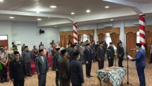 Bupati Merangin H. M. Syukur (HMS) secara resmi melantik delapan Pejabat Pimpinan Tinggi Pratama di lingkungan Pemerintah Kabupaten Merangin. Pelantikan dan pengambilan sumpah/janji jabatan berlangsung di Auditorium Rumah Dinas Bupati Merangin, Jumat (30/1/2026).