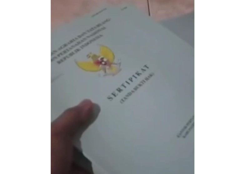 Video Anggota DPRD Muaro Jambi Pamer Ratusan Sertifikat Tanah Viral, Tuai Sorotan Publik