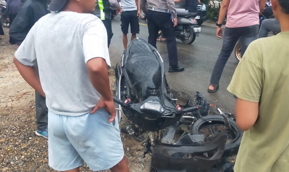 Motor Hancur Total, Pemotor Tewas Ditabrak Truk Sawit di Jalan Jambi-Sengeti