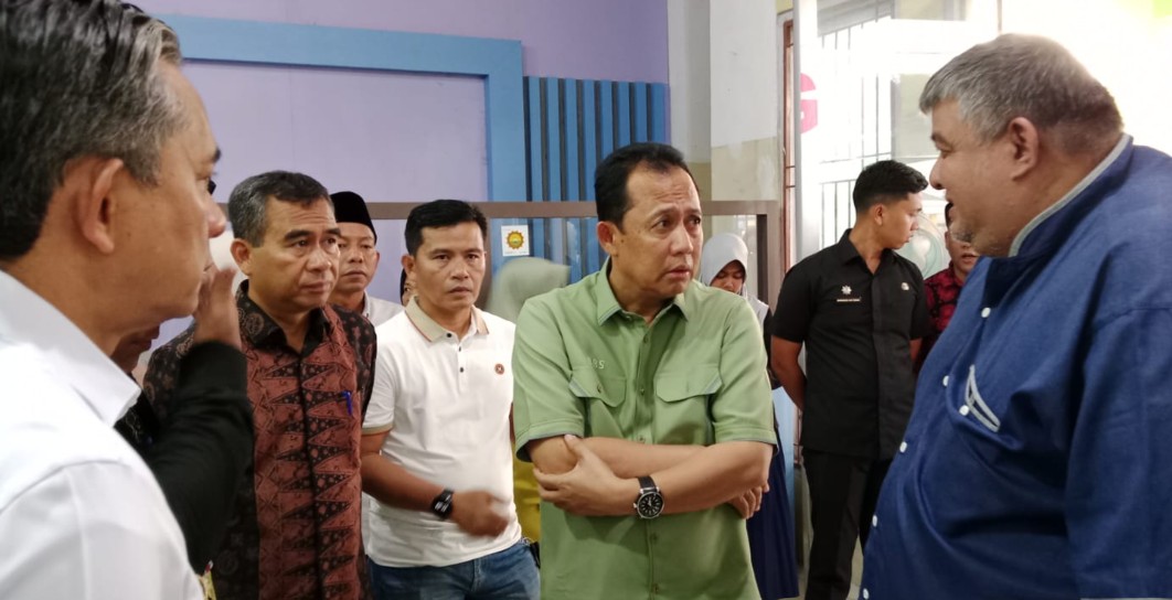 Bupati Muaro Jambi BBS Pastikan Pengobatan Korban Keracunan Gratis, Fokus pada Kesehatan Anak-anak