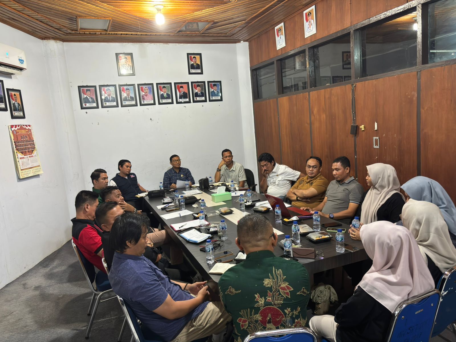 Dalam hearing tersebut, Komisi II DPRD Merangin juga memanggil para agen penyalur gas LPG subsidi. Sedikitnya lima agen hadir untuk dimintai keterangan terkait distribusi gas bersubsidi ke pangkalan. Senin (9/2/2026)