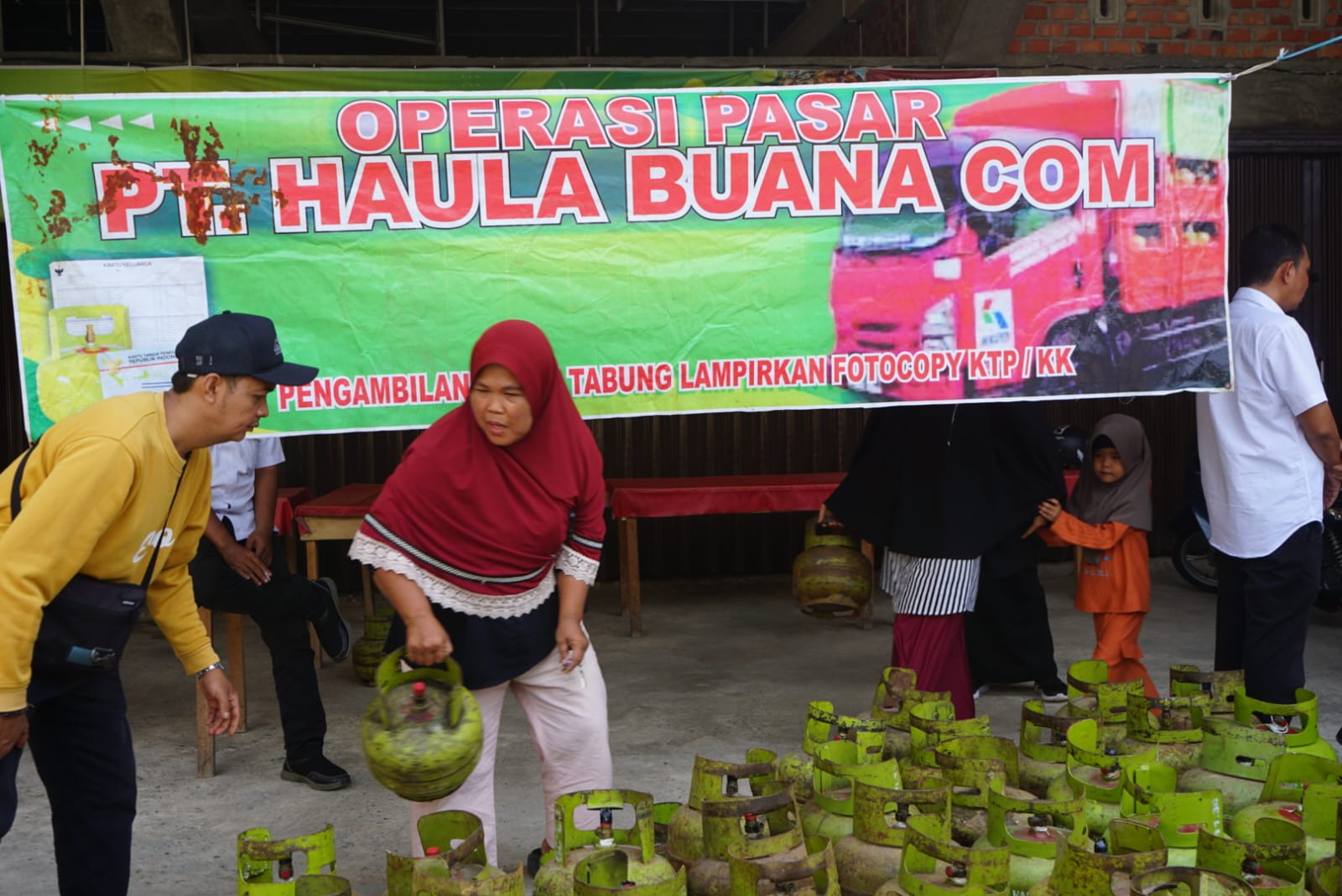 Pemerintah Kabupaten Merangin melalui Dinas Koperasi, Usaha Mikro Kecil Menengah, Perindustrian dan Perdagangan (DKUMPKP) mengambil langkah tegas terhadap pangkalan gas LPG 3 kilogram yang melanggar aturan.