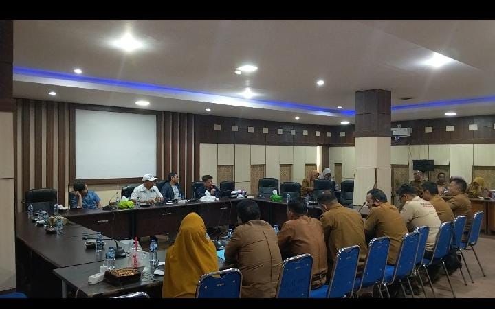 Komisi I DPRD Merangin menggelar hearing bersama BKPSDMD/BKD, Dinas Pendidikan dan Kebudayaan (Dikbud), Inspektorat, Dinas Kesehatan serta Bagian Hukum Setda Merangin, Selasa (10/2/2026). Rapat tersebut membahas sejumlah persoalan krusial terkait Pegawai Pemerintah dengan Perjanjian Kerja (PPPK).