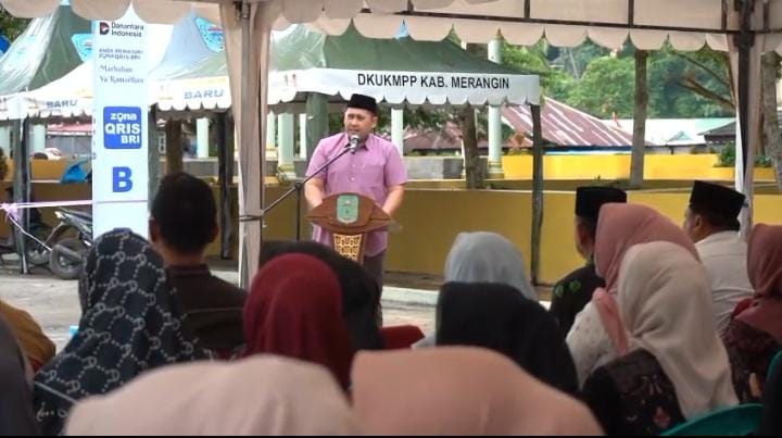 Bupati Merangin, M. Syukur, secara resmi membuka kegiatan Pasar Bedug dan Bazar Ramadan 1447 H di Pasar Bawah Bangko, Kamis (19/2/2026). Bupati Merangin, M. Syukur, secara resmi membuka kegiatan Pasar Bedug dan Bazar Ramadan 1447 H di Pasar Bawah Bangko, Kamis (19/2/2026).