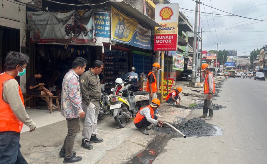 Bersiap Sambut Lebaran Idul Fitri, UPTD PUTR Workshop dan Peralatan Perbaiki Jalan Bersiap Sambut Lebaran Idul Fitri, UPTD PUTR Workshop dan Peralatan Perbaiki Jalan