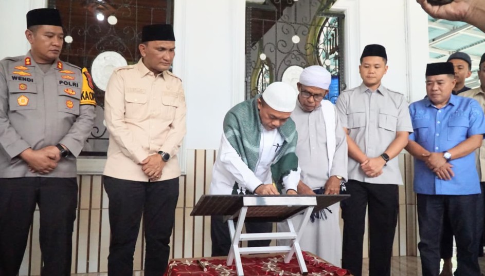 Senyum Warga Batang Asai Sambut Jalan Baru, Gubernur Al Haris Resmikan Akses Impian 88 Kilometer Senyum Warga Batang Asai Sambut Jalan Baru, Gubernur Al Haris Resmikan Akses Impian 88 Kilometer