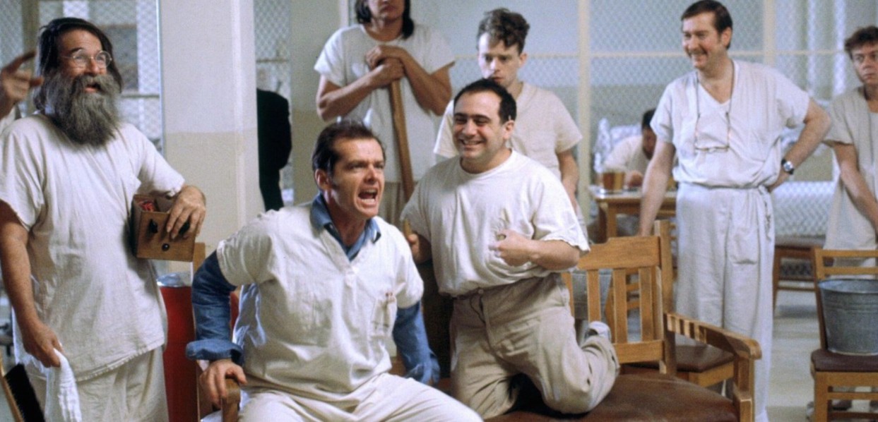 Kesan Nonton Film One Flew Over the Cuckoo’s Nest (1975): Pemberontakan yang Sunyi Tapi Menghantam Jiwa