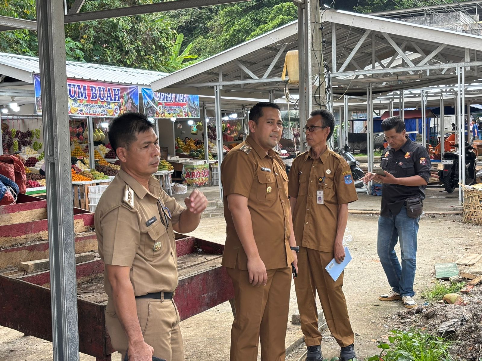Perang terhadap sampah menjadi instruksi lisan Presiden Prabowo kepada seluruh Kepala Daerah di Indonesia. Instruksi itu disampaikan saat Presiden Prabowo memimpin Rakor bersalah Kepala Daerah Seluruh Indonesia baru-baru ini. Perang terhadap sampah menjadi instruksi lisan Presiden Prabowo kepada seluruh Kepala Daerah di Indonesia. Instruksi itu disampaikan saat Presiden Prabowo memimpin Rakor bersalah Kepala Daerah Seluruh Indonesia baru-baru ini.
