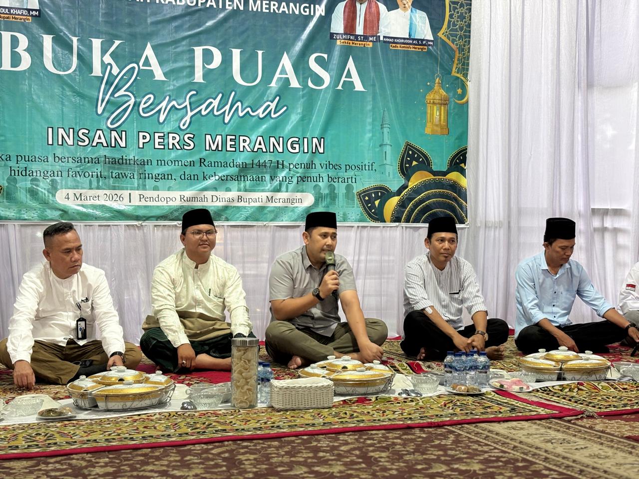 Bupati Merangin, M Syukur menegaskan bahwa insan pers merupakan salah satu pilar demokrasi yang memiliki peran penting dalam menjaga keseimbangan jalannya pemerintahan. Bupati Merangin, M Syukur menegaskan bahwa insan pers merupakan salah satu pilar demokrasi yang memiliki peran penting dalam menjaga keseimbangan jalannya pemerintahan.