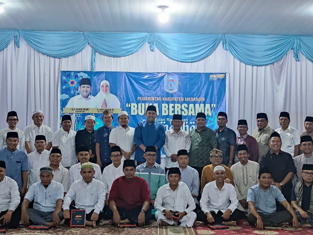 Suasana di Pendopo Rumah Dinas Bupati Merangin pada Senin (9/3/2026) sore terasa berbeda dari biasanya. Jika pertemuan antara eksekutif dan legislatif kerap identik dengan nuansa formal dan pembahasan kebijakan, kali ini kebersamaan terasa lebih hangat dan cair.