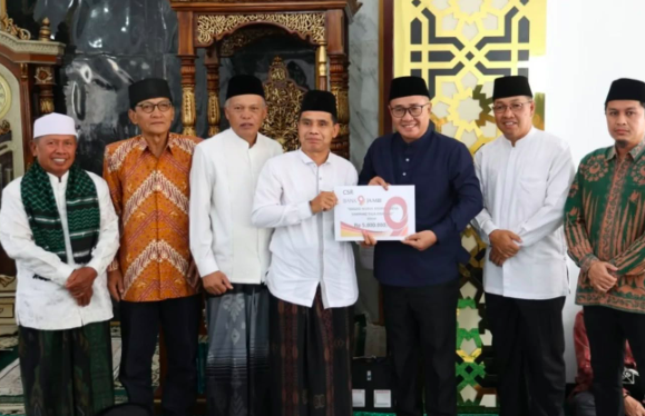 Wako Alfin - Wawako Azhar Hamzah Salat Jumat Bersama Masyarakat Simpang 3 Rawang
