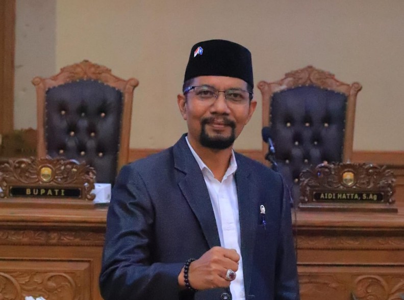 Ketua Fraksi PAN DPRD Muaro Jambi Robinson Sirait Ketua Fraksi PAN DPRD Muaro Jambi Robinson Sirait