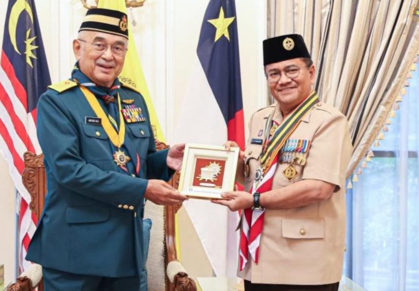 Wali Kota Jambi Maulana Raih Bintang Semangat Rimba dari Malaysia