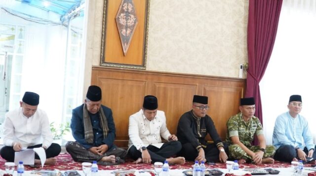 Safari Ramadhan di Tanjab Timur, Wagub Sani Serahkan Bantuan Stunting, CSR Hingga BAZNAS