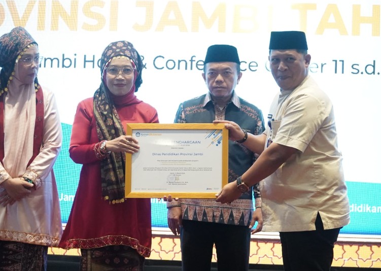 Dukung Program Prioritas GTK, Disdik Jambi Raih Penghargaan dari Balai Guru dan Tenaga Kependidikan