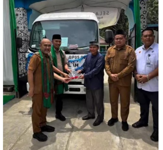 Bantu Bus Ponpes Miftahul Huda, Edi Purwanto Tegaskan Tanggung Jawab Kawal Pembangunan Bungo