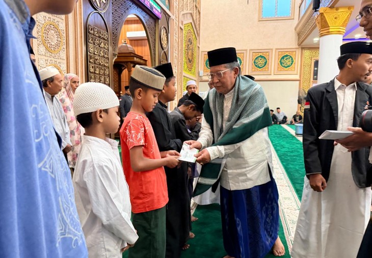 Qiyammul Lail Itikab Malam ke-25 Ramadhan: Wagub Sani Sholat Hajat, Tahajud, Taubah dan Hadiri Milad ke-8 Pejuang Subuh Qiyammul Lail Itikab Malam ke-25 Ramadhan: Wagub Sani Sholat Hajat, Tahajud, Taubah dan Hadiri Milad ke-8 Pejuang Subuh