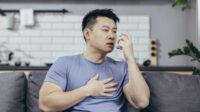 cara mengatasi sesak napas di rumah – pertolongan awal aman dan efektif