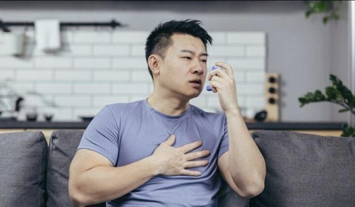 cara mengatasi sesak napas di rumah – pertolongan awal aman dan efektif