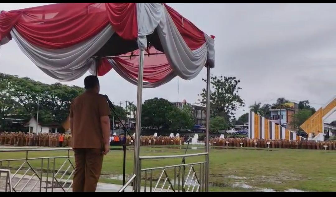 Komitmen Pemerintah Kabupaten (Pemkab) Merangin dalam menegakkan disiplin aparatur kembali diuji. Di tengah upaya pembenahan kinerja, justru muncul laporan adanya pejabat kecamatan yang diduga tidak menjalankan tugas sebagaimana mestinya.