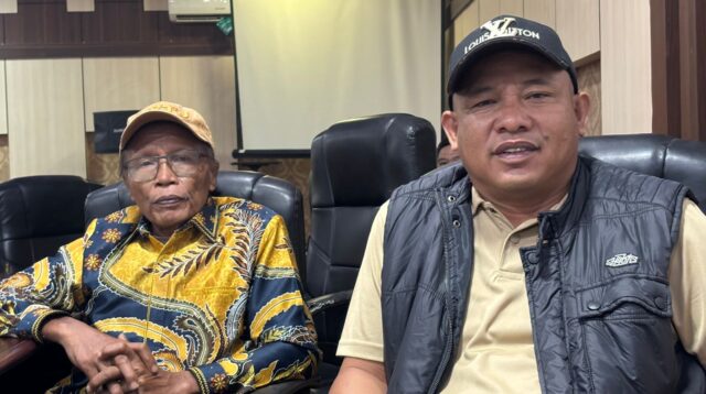 Ketua Komisi I DPRD Merangin, Taufiq, SE saat di bincangi awak media terkait persoalan gaji PPPK PW Guru di Merangin. foto: Edo