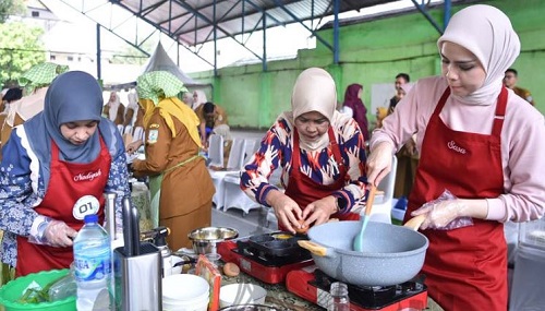 inovasi rasa kartini kota jambi saat camat hingga istri pejabat beradu masak kotak misteri